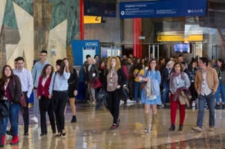 Foto de personas dentro del auditorio del Congreso