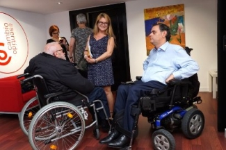 Foto de un momento de la inauguración en Fundación ONCE