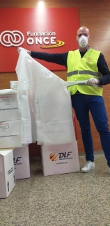 Foto de las cajas con los batas en Fundación ONCE