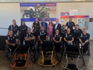 Foto del equipo con los representantes de ONCE y el cuerpo técnico