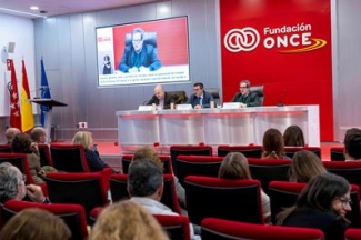 Foto de la clausura de la jornada en Fundación ONCE