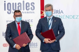 Foto de los dos firmantes en Fundación ONCE