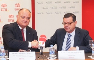 Foto tras la firma del convenio con la Fundación Abertis