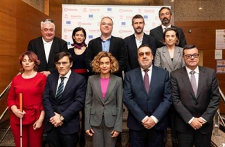 Foto de familia de las personas que han intervenido en la jornada