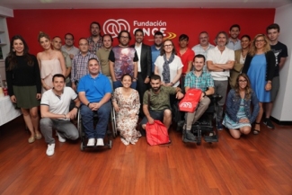 Foto de familia de los alumnos en Fundación ONCE