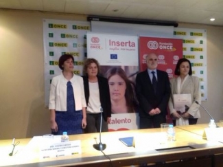 Foto de familia tras la presentación