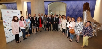 Foto de familia tras el Foro inserta