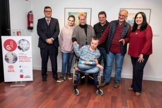 foto de familia en la presentación en Fundación ONCE