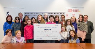 Foto de familia con los alumnos premiados del CRE de Sevilla