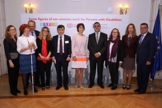 Foto de grupo con los representantes de las entidades