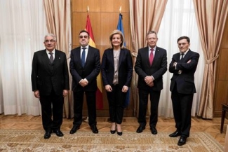 foto del posado de los presidentes de las entidades con la ministra