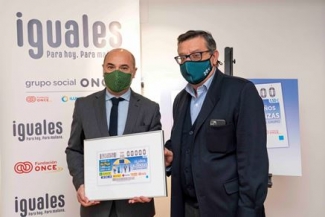 Foto de la entrega del Cupón en Fundación ONCE