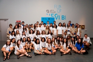 Foto de todo el grupo en la Bienal de Fundación ONCE