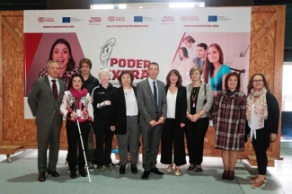 Foto de familia de las personas que han participado