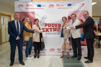 Foto de las personas de las entidades organizadoras de Poder Extra de Fundación ONCE
