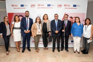 Foto de familia de las personas representantes de las entidades