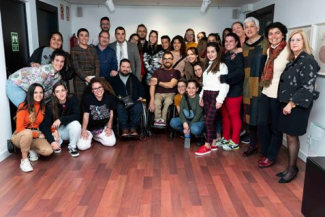 foto de las personas que han asistido a la inauguración