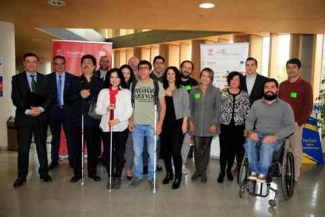Foto con las personas con discapacidad