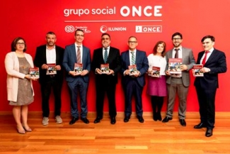 Foto de familia de las personas que han partivipado