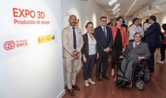 Foto de familia en la presentación en Fundación ONCE