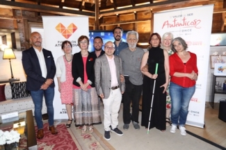 Foto de familia de las personas que han intervenido