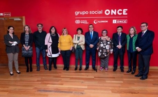 Foto de las personas que han participado en la presentación en Fundación ONCe