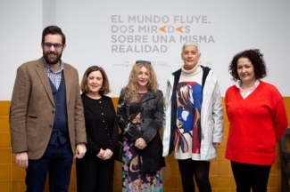 Foto de las personas que han participado en la inauguración de El Mundo Fluye