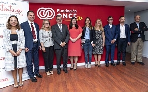 Foto de familia de la visita de la Delegacion de Rumania a Fundación ONCE