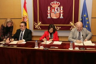 Foto del momento de la firma entre las 3 entidades