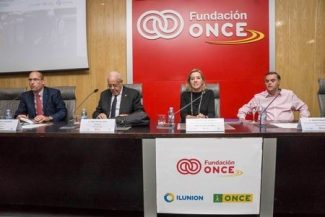 Foto de las personas de la mesa