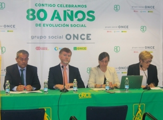 Foto de las personas que han participado en la presentación