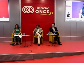 Imagen de los ponentes durante la presentación del trabajo