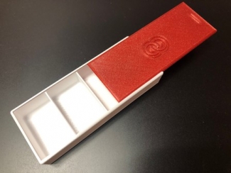 Imagen de un pastillero abierto