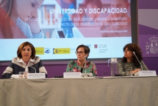 Foto de la mesa de presentación