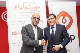 João Diogo Marques da Silva y Alberto Durán dándose la mano