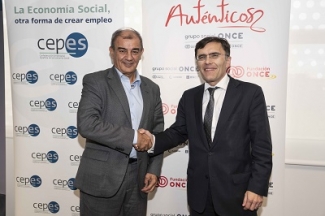 Juan Antonio Pedreño y Alberto Durán dándose la mano