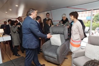 Foto de la visita de la Comisaria Thyssen a la Casa Accesible de Fundación ONCE