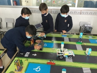 Alumnos participando en la iniciativa Volvo