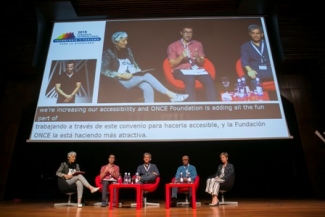 Foto de los intervinientes en la mesa