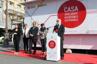 Foto de familia en la inauguración