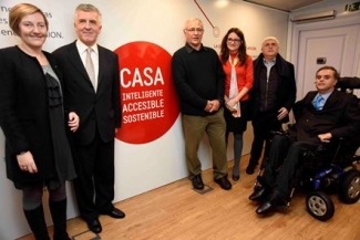 Foto de familia con los representantes políticos