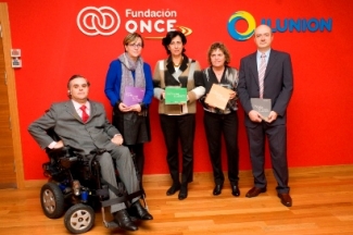 Foto de familia con las publicaciones