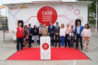 Foto de familia tras la presentación