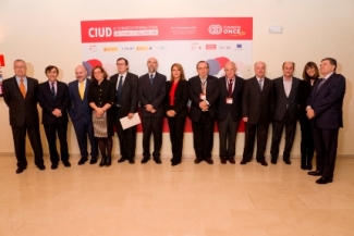 Foto de familia de la inauguración del CIUD de Fundación ONCE