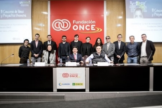 Foto de familia con los premiados