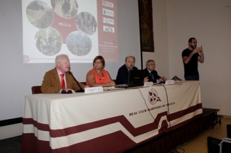 Foto de la mesa de inauguración