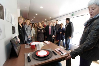 Foto de un momento de la visita a la casa