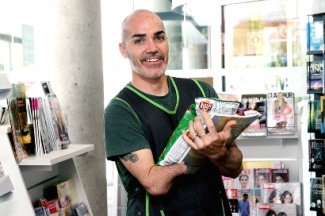 Foto de un trabajador con discapacidad