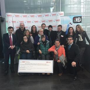 Foto de los premiados con los patrocinadores