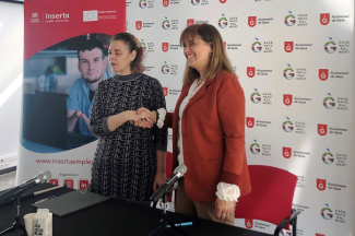 Fotografía de la firma del acuerdo